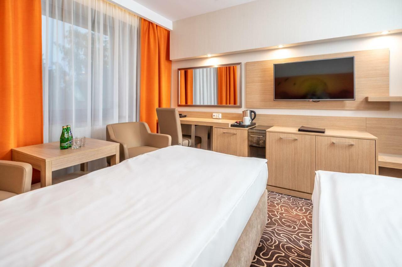 Hotel Amazonka Conference And Spa Цехоцинек Экстерьер фото